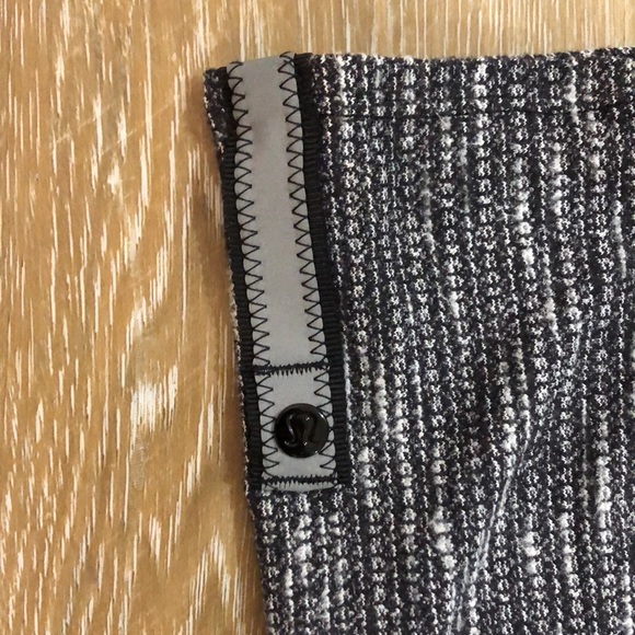 Lululemon Rulu Vinyasa Scarf Wrap - Picture 2 of 3